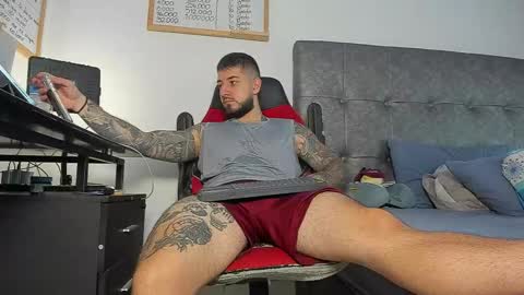 Snapshot of vyxen_ chatting on February 28, 8:21 pm vyxen_ online show from February 28, 8:21 pm