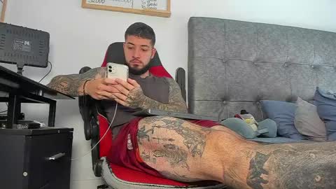 vyxen_ online show from March 31, 8:09 pm