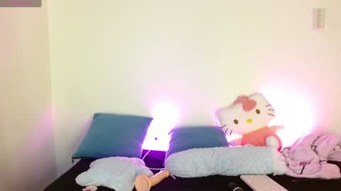 Snapshot of w_kittycat chatting on January 2, 11:31 am kitty SUPORT ME AND MY BABY SINGLE MOMY online show from January 2, 11:31 am