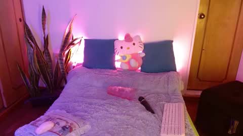 Snapshot of w_kittycat chatting on September 13, 12:05 pm kitty SUPORT ME AND MY BABY SINGLE MOMY online show from September 13, 12:05 pm