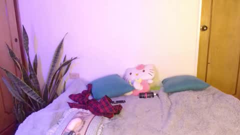 Snapshot of w_kittycat chatting on October 3, 5:21 pm kitty SUPORT ME AND MY BABY SINGLE MOMY online show from October 3, 5:21 pm