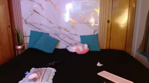 kitty SUPORT ME AND MY BABY SINGLE MOMY online show from April 18, 7:01 am