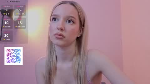 Snapshot of w_pickmebabby_w chatting on November 7, 8:20 pm w_pickmebabby_w online show from November 7, 8:20 pm