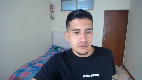 Snapshot of wade_wil chatting on June 1, 8:43 pm wade and antonella online show from June 1, 8:43 pm