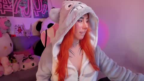 Snapshot of waifu_aika chatting on December 23, 8:03 pm AIKA online show from December 23, 8:03 pm