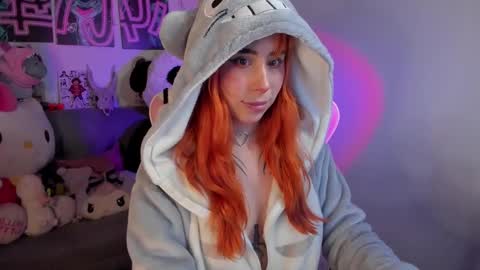 Snapshot of waifu_aika chatting on December 23, 11:06 pm AIKA online show from December 23, 11:06 pm