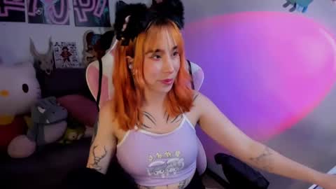 Snapshot of waifu_aika chatting on February 1, 6:10 am AIKA online show from February 1, 6:10 am