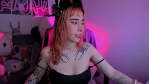 Snapshot of waifu_aika chatting on February 24, 10:36 pm AIKA online show from February 24, 10:36 pm