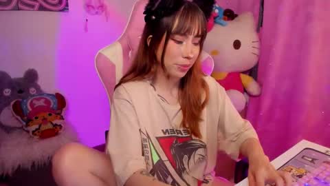 Snapshot of waifu_aika chatting on October 22, 9:14 pm AIKA online show from October 22, 9:14 pm