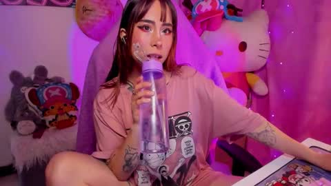 Snapshot of waifu_aika chatting on October 25, 8:58 pm AIKA online show from October 25, 8:58 pm