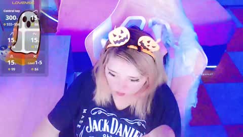 Snapshot of waifumochi_chan chatting on October 9, 3:59 am online show from October 9, 3:59 am
