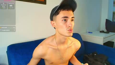 Snapshot of wal_jones chatting on April 21, 1:42 am wal jones online show from April 21, 1:42 am