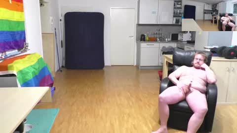 Snapshot of waldw123 chatting on December 17, 2:56 pm Yarlim online show from December 17, 2:56 pm