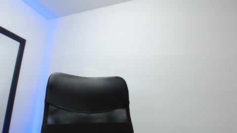 Snapshot of walter_brownn01 chatting on January 21, 2:22 am WALTER BROWN online show from January 21, 2:22 am