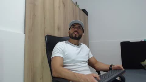 Snapshot of walter_brownn01 chatting on October 30, 2:51 pm WALTER BROWN online show from October 30, 2:51 pm