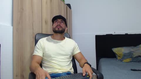 Snapshot of walter_brownn01 chatting on November 15, 7:54 pm WALTER BROWN online show from November 15, 7:54 pm