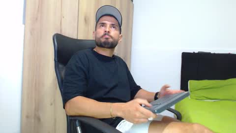 Snapshot of walter_brownn01 chatting on November 28, 7:38 pm WALTER BROWN online show from November 28, 7:38 pm