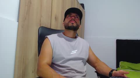 Snapshot of walter_brownn01 chatting on December 5, 5:27 am WALTER BROWN online show from December 5, 5:27 am