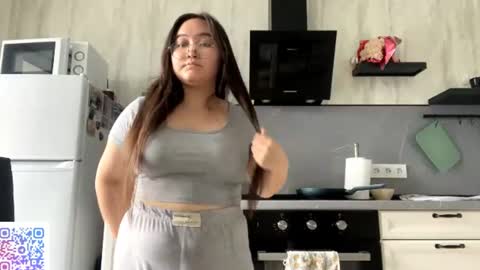 Snapshot of wandahernandez chatting on July 13, 9:23 am Helen online show from July 13, 9:23 am