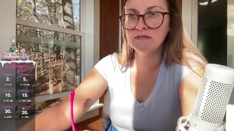 Snapshot of wanderlustjade chatting on December 12, 3:59 pm Jade Adonis online show from December 12, 3:59 pm