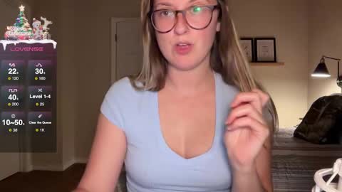 Snapshot of wanderlustjade chatting on December 16, 11:18 pm Jade Adonis online show from December 16, 11:18 pm