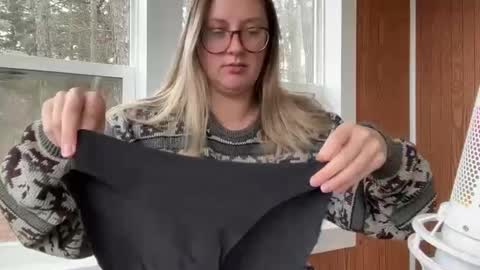 Snapshot of wanderlustjade chatting on January 7, 5:31 pm Jade Adonis online show from January 7, 5:31 pm