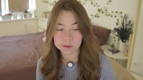 Snapshot of watermelon_sugar_ chatting on November 19, 10:37 am Tess Pls support me with Can we reach 155 my favorite number online show from November 19, 10:37 am