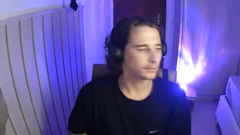 wave_boyy online show from April 3, 1:47 am