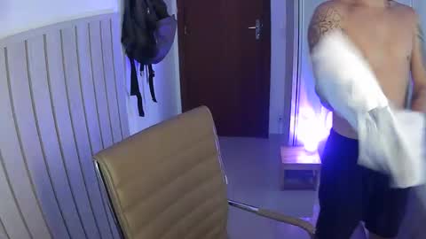 wave_boyy online show from April 4, 3:20 pm