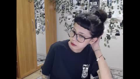 Snapshot of wavy_nights chatting on September 10, 6:52 pm Mina online show from September 10, 6:52 pm