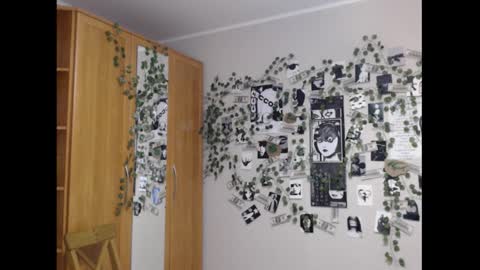 Snapshot of wavy_nights chatting on September 24, 12:47 am Mina online show from September 24, 12:47 am