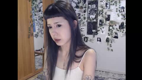 Snapshot of wavy_nights chatting on October 1, 5:46 am Mina online show from October 1, 5:46 am