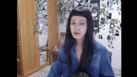 Snapshot of wavy_nights chatting on October 2, 6:31 am Mina online show from October 2, 6:31 am