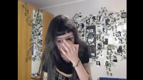 Snapshot of wavy_nights chatting on October 8, 4:48 pm Mina online show from October 8, 4:48 pm