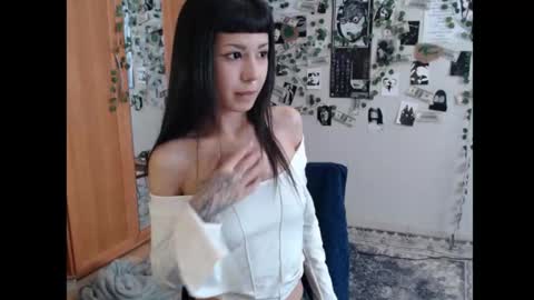 Snapshot of wavy_nights chatting on October 11, 10:25 am Mina online show from October 11, 10:25 am