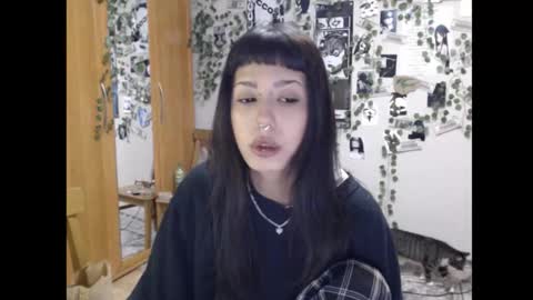 Snapshot of wavy_nights chatting on October 21, 3:24 pm Mina online show from October 21, 3:24 pm