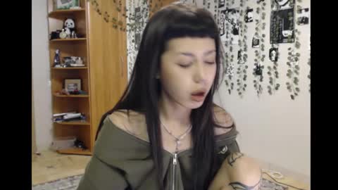 Snapshot of wavy_nights chatting on October 28, 12:14 am Mina online show from October 28, 12:14 am