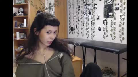 Snapshot of wavy_nights chatting on November 1, 1:40 am Mina online show from November 1, 1:40 am