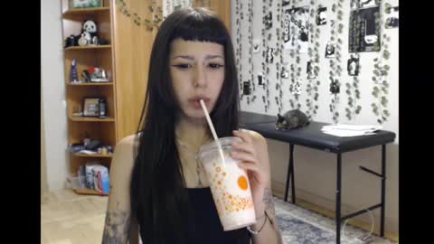 Snapshot of wavy_nights chatting on November 5, 7:25 pm Mina online show from November 5, 7:25 pm