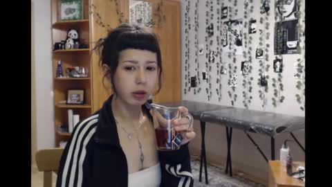 Snapshot of wavy_nights chatting on November 10, 7:13 pm Mina online show from November 10, 7:13 pm