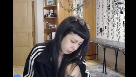 Snapshot of wavy_nights chatting on November 16, 8:36 pm Mina online show from November 16, 8:36 pm