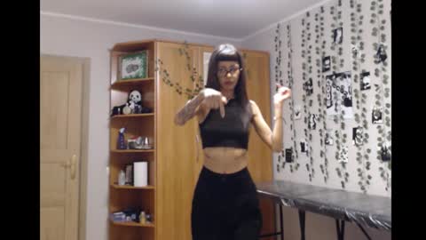 Snapshot of wavy_nights chatting on November 17, 3:51 pm Mina online show from November 17, 3:51 pm