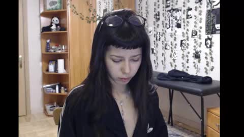 Snapshot of wavy_nights chatting on November 21, 5:44 pm Mina online show from November 21, 5:44 pm