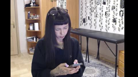 Snapshot of wavy_nights chatting on November 22, 9:36 pm Mina online show from November 22, 9:36 pm