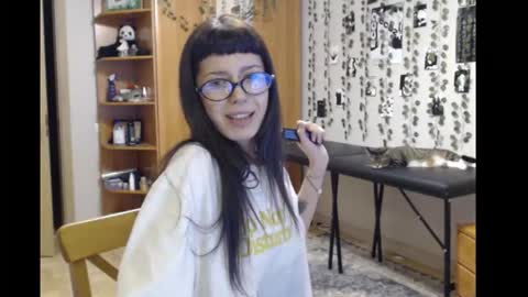 Snapshot of wavy_nights chatting on November 23, 5:02 pm Mina online show from November 23, 5:02 pm