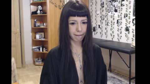 Snapshot of wavy_nights chatting on December 2, 12:16 am Mina online show from December 2, 12:16 am