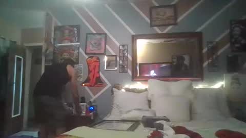 Snapshot of we_r_freaks chatting on February 25, 2:32 am we_r_freaks online show from February 25, 2:32 am