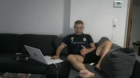 Snapshot of weberbenny chatting on June 2, 4:03 am weberbenny online show from June 2, 4:03 am