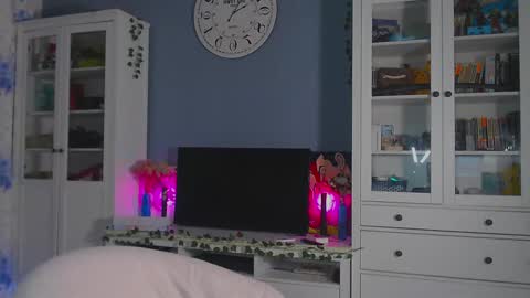  moon  online show from February 9, 3:23 pm