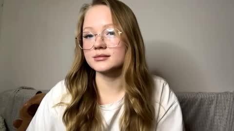 Elise online show from November 27, 5:04 pm